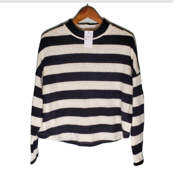 NEW Socialite Black And White Striped Mock Neck Sweater - Picture 2 of 5